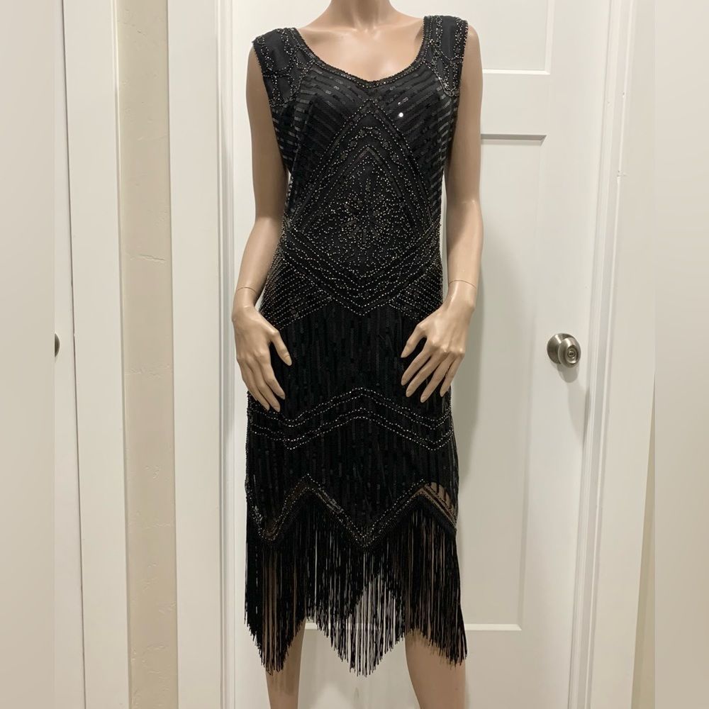 Vintage Style "Great Gatsby" Sequined Fringed Flapper. Great for Halloween - Picture 5 of 16